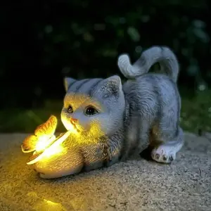 1Pcs Solar Cat Resin Statue Lovely Cat Catching Butterfly Sculpture Light, Solar Decorative Animal Lamp Garden Figurine Outdoor Decoration with Cat Holding Butterfly for Patio, Balcony, Yard, Lawn, Solar Garden Lights