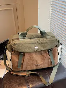 Lightweight fashion contrast shoulder messenger bag, niche personality lightweight diagonal Casual commuter bag, retro stitching handbag, simple exquisite suitable for daily commuting, short trips and so on