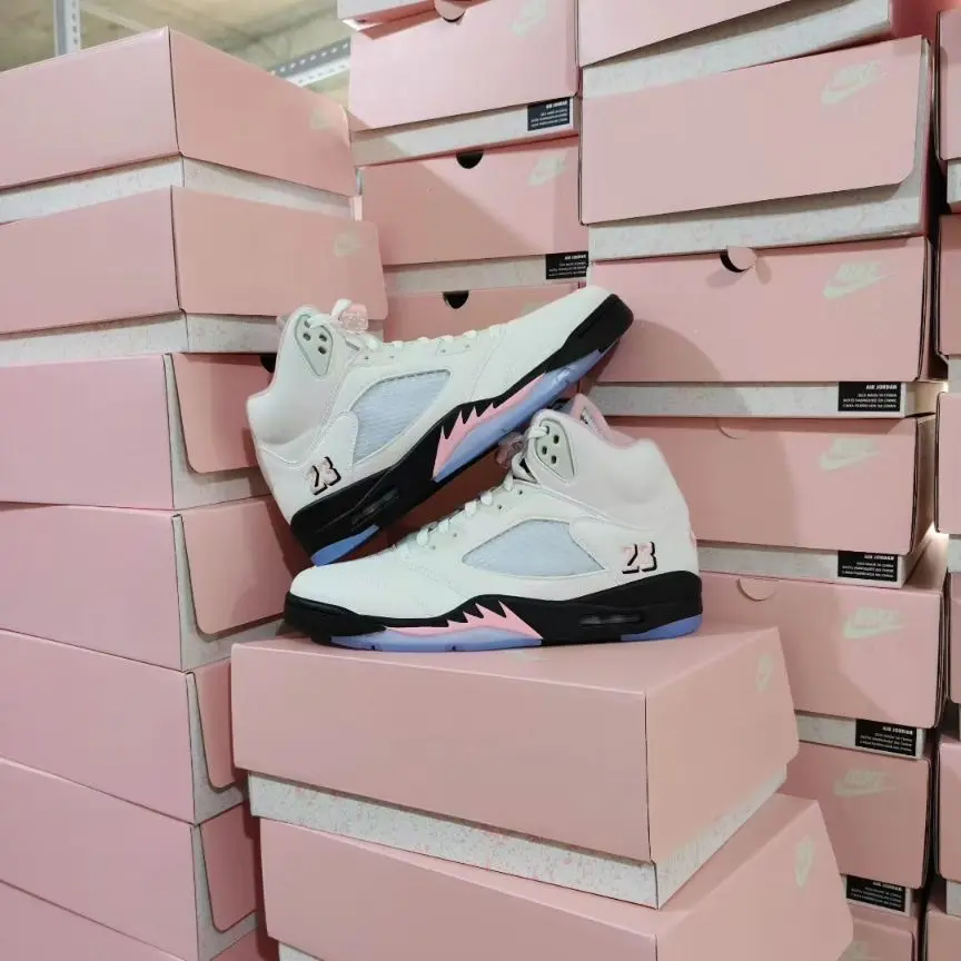 Unisex High‑Top Retro Basketball Sneakers Off‑White Leather Upper Pink Inner Collar And Shark Tooth Trim Number 23 Side Logo Grey Breathable Mesh Panel Black Midsole Translucent Ice Outsole Visible Air Cushion Lace‑Up Street Sport Shoes For Men Women ****