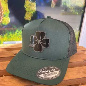 Trébol Hat - Green/Black Snapback with Shamrock Design for Casual Wear & Versatile Styling