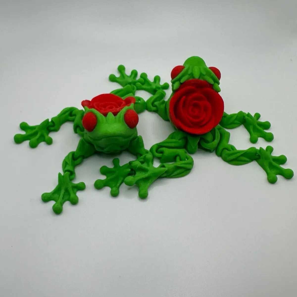 Rose Frog Figurine 3D Printed – Floral Frog Home Decor or Desk Companion