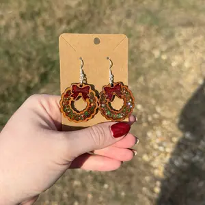 Christmas Wreath Earrings with Festive Bow and Glitter Accents for Holiday Wear