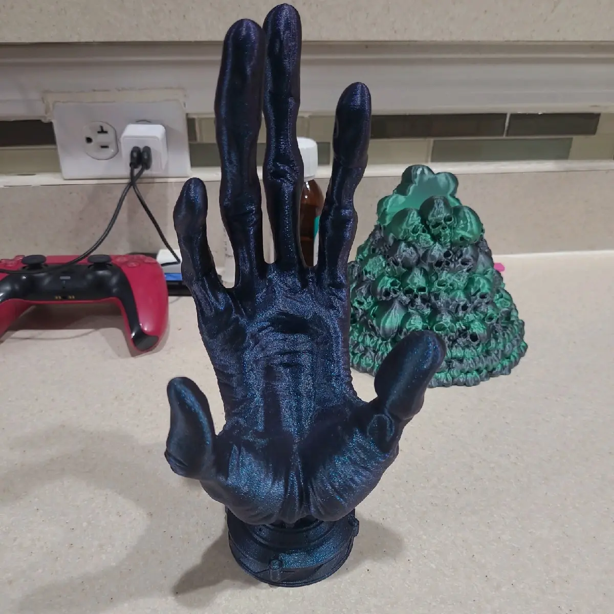 6 finger alien hand controller stand