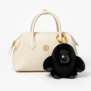 Luxury Plush Gorilla Keychain – Soft Faux Fur Bag Charm & Car Key Accessory for Women & Men – Trendy Fashion Gift