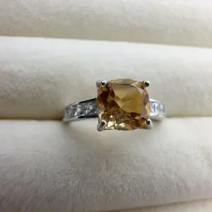 <PingEast jewelry > Minimalist 925 Silver Ring Featuring a 6mm Square-Cut Natural Citrine