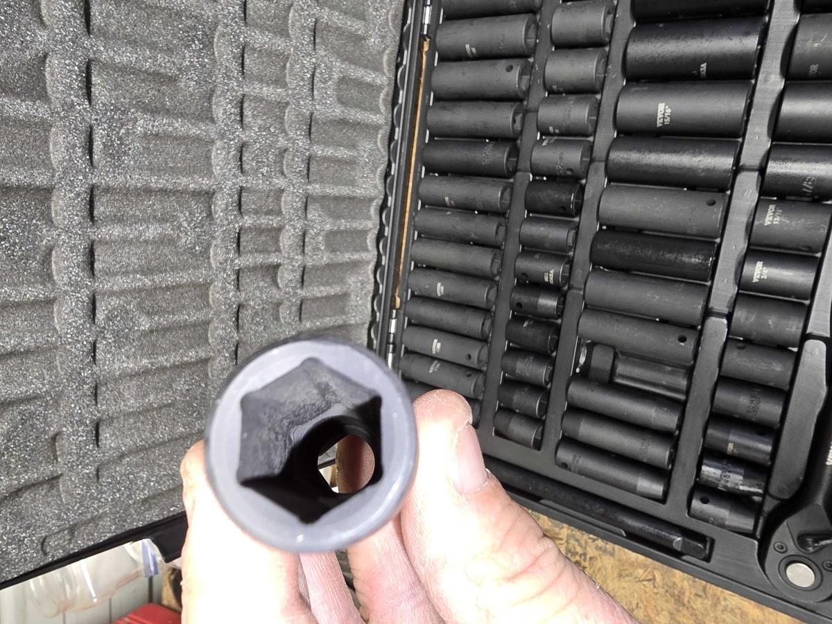 Item: 1/2'' SAE&Metric - 65PC CR-V