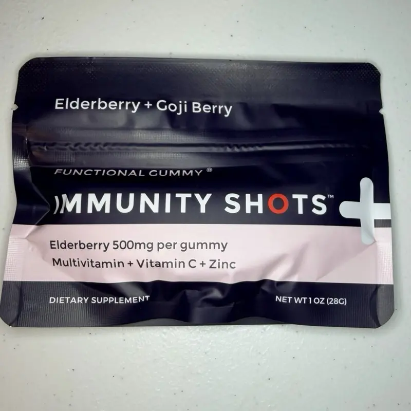 Functional Gummy Elderberry + Goji Berry flavor ImmunityShots 500 mg per gummy Multivitamin + Vitamin C + Zinc.  Caja 12 sobres
