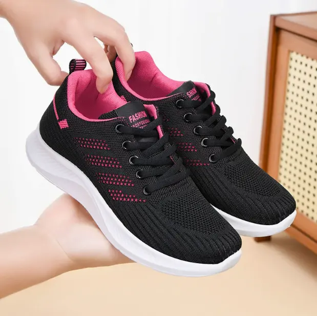 This women’s lightweight running shoe features breathable fly knit upper, soft pink lining and cushioned white sole, suitable for daily walking, fitness workouts and casual everyday outfits.