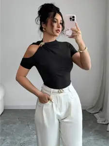 Summer Sexy Asymmetrical Shoulder Crop Top with Metal Buckle, Trendy Irregular Solid Design for Stylish Women, Perfect for Summer Outings