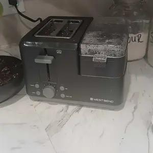 West Bend Breakfast Station Toaster and Egg Coo ker