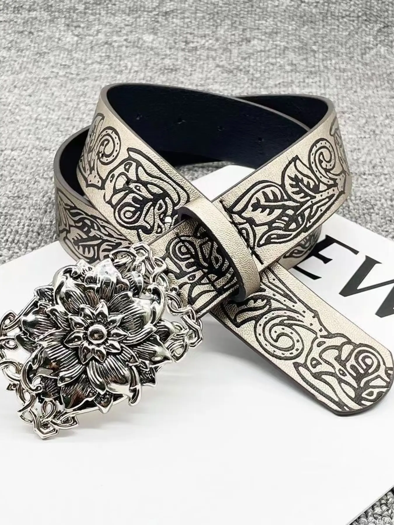 Punk-style personalized retro embossed hollow belt, Y2K trendy and versatile for hot girls, gothic dark style, unisex, fashion accessory, stylish and durable in appearance, Vintage Belt, Pu Leather Belts, Street Style Belt