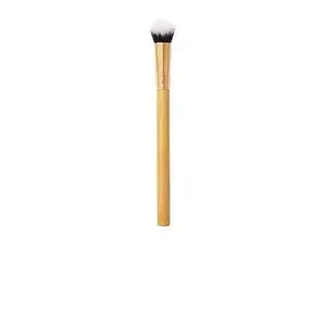 Angular Concealer Brush - A soft makeup tool with angled bristles, suitable for all skin tones, for achieving seamless and flawless makeup blending. Concealer brush makeup, soft makeup brush