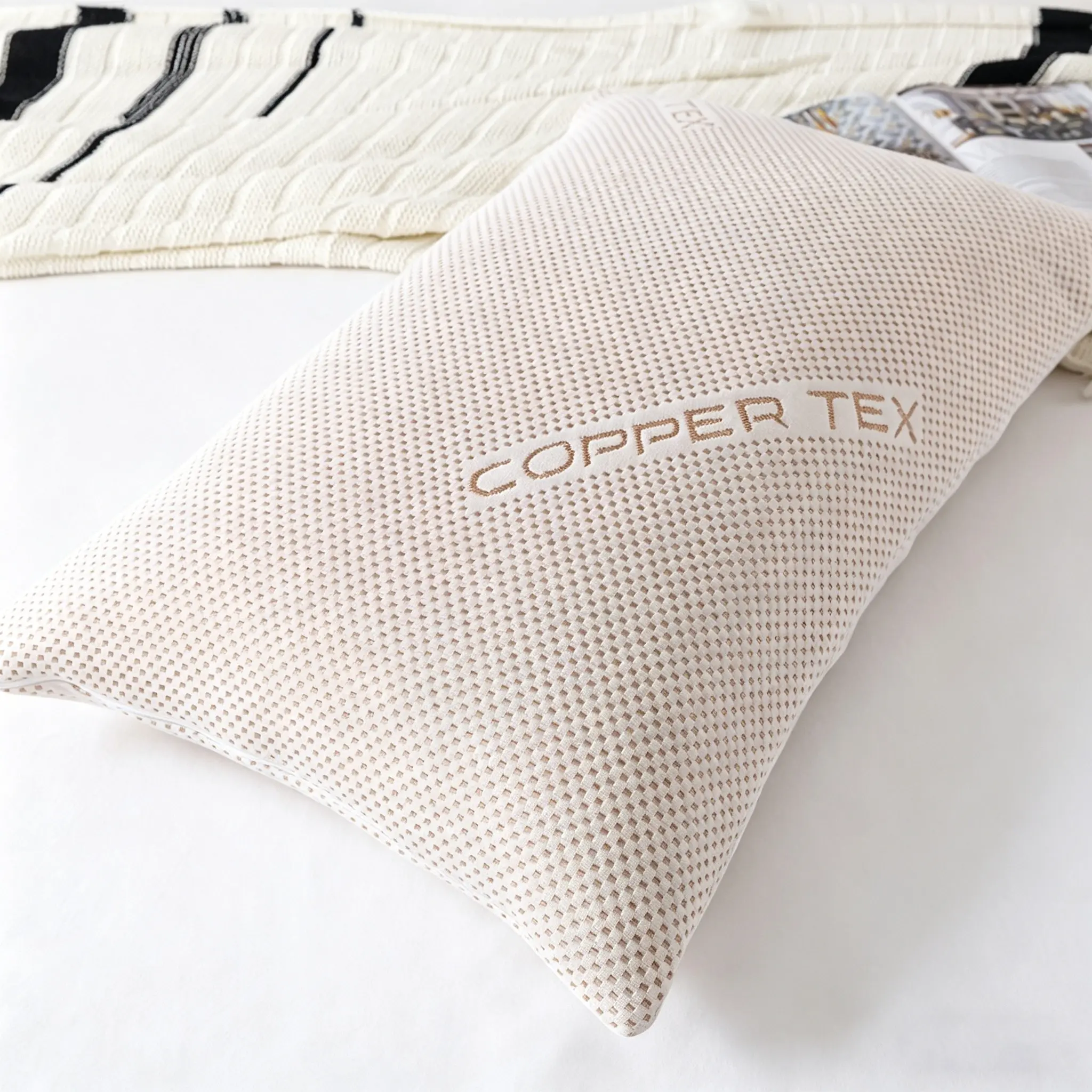 Pure Color Copper Fiber Pillowcase, Classic Minimalist Design, Secure Zip Closure, Soft Skin-Friendly, Comfortable All Seasons, Home & Hotel Use, Hotel Style Bedding