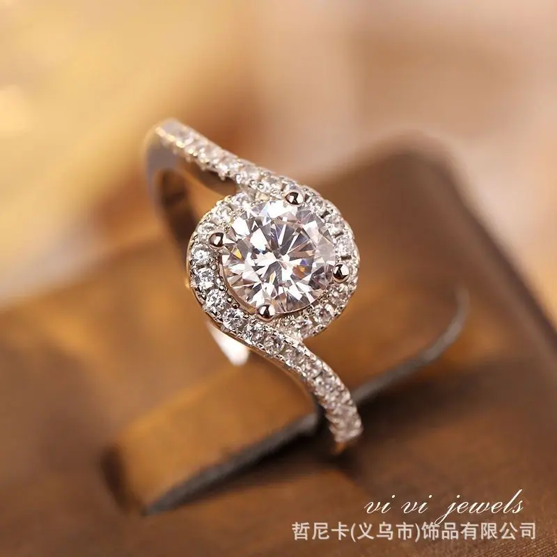 One carat Angel's Eye Female Ring