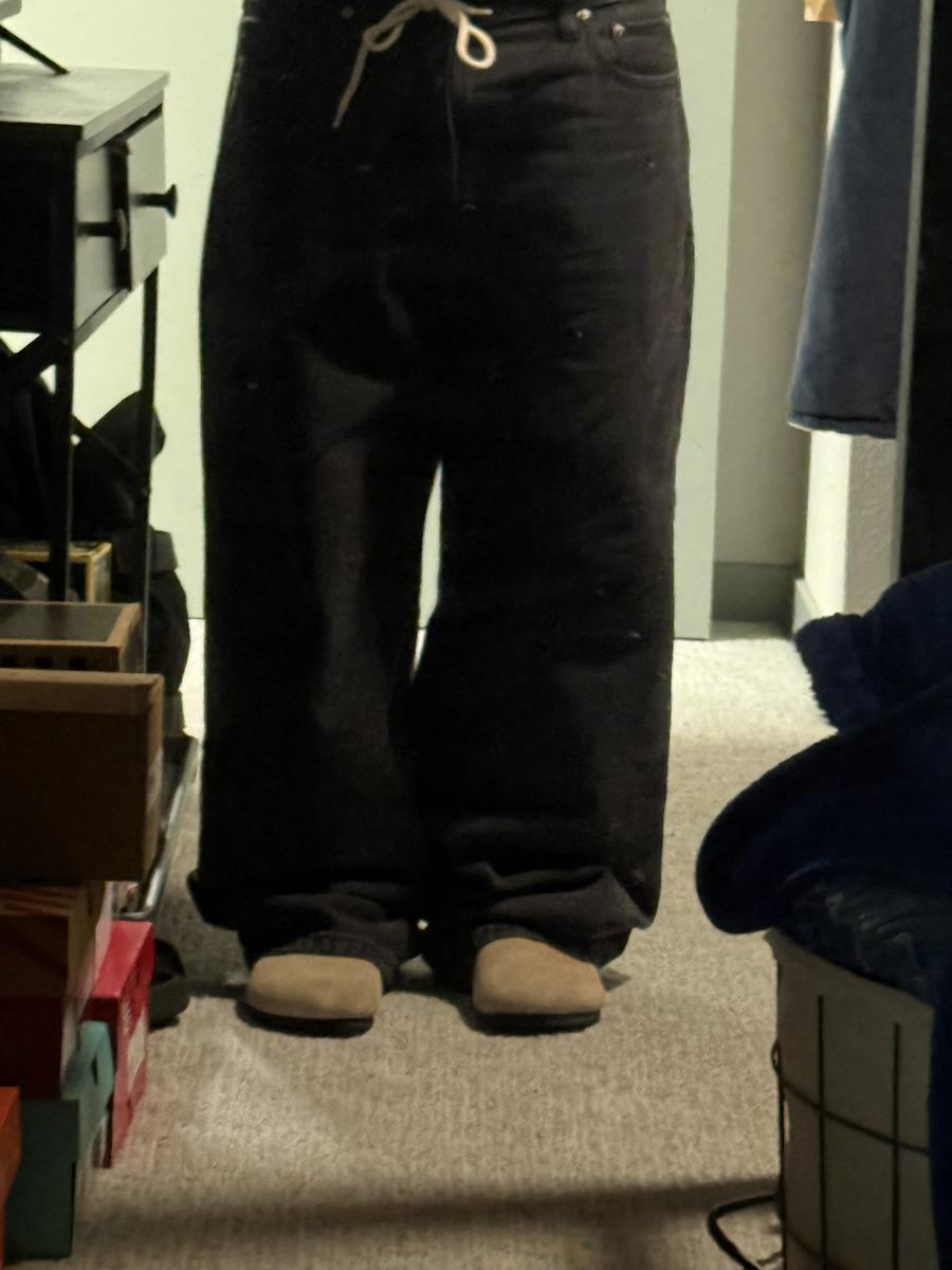 Item: Black, 32W x 30L