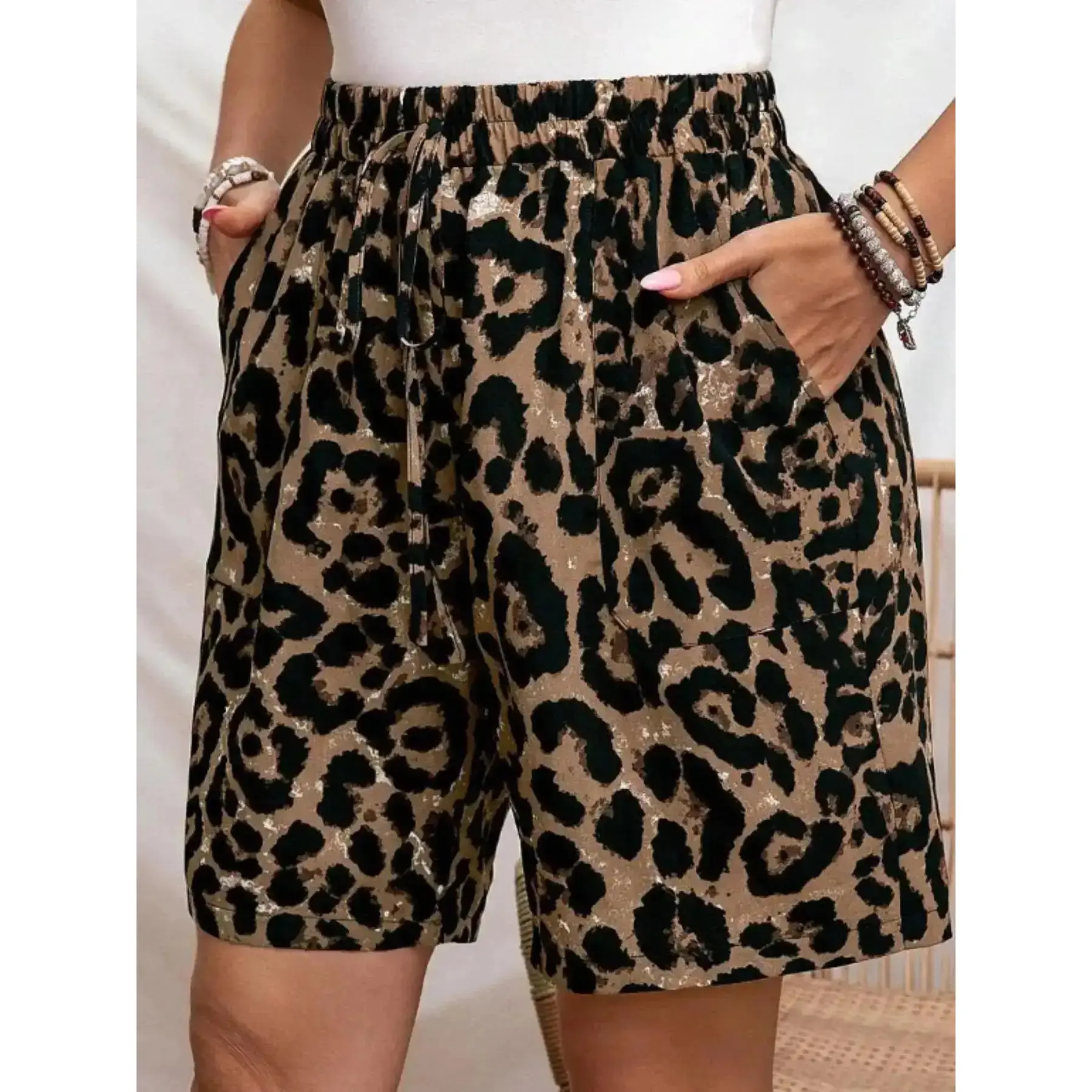 Plus Size Women's Leopard Print Shorts with Pockets, Casual Summer Fashion, Comfortable Elastic High Waist, Stylish Animal Print Bottoms, Breathable Printed Shorts