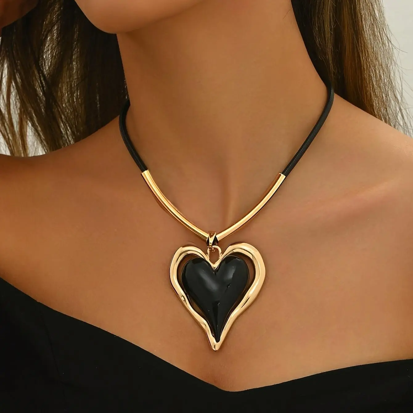 Women's Simple Extravagant Oversized Heart-Shaped Pendant Necklace - Black Cord, Chain Jewelry, Engraved Heart Design, Long Flexible, Heartstruck Valentine, Ideal for Everyday Wear & Gifting, Chain Jewelry Necklaces, Engraved Heart-Shaped Necklaces