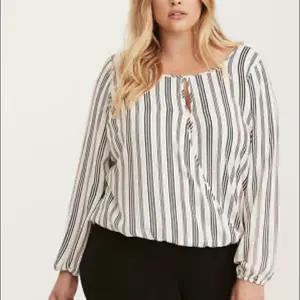 Torrid White Black Stripes Surplice Faux Wrap Top Long Sleeve Size 1 100% Rayon Made in China