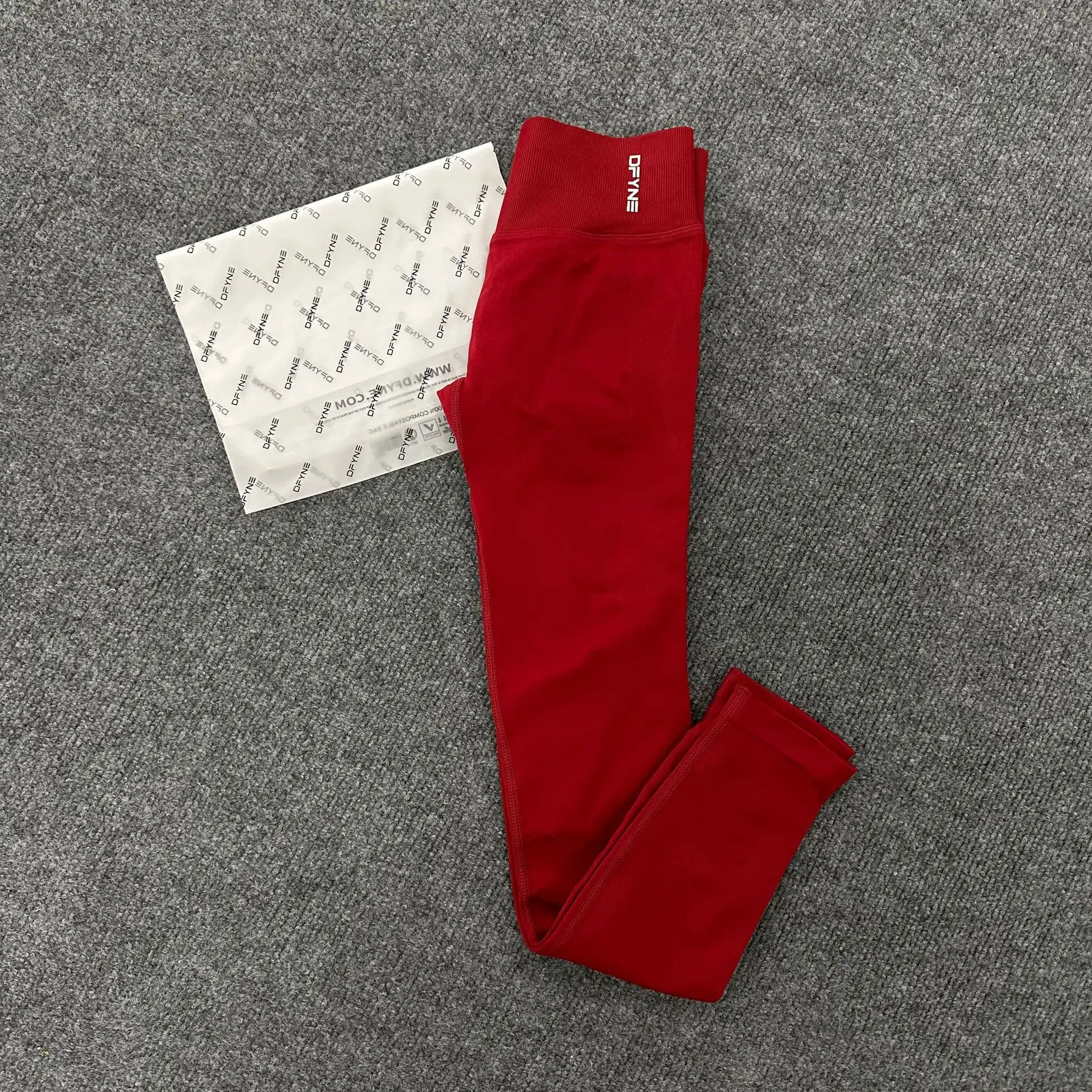 DFYNE's best-selling high-waisted, hip-lifting yoga pants, quick-drying running and training leggings, and bare-skin feel sports leggings are essential for spring and summer. DFYNE's best-selling high-waisted, hip-lifting yoga pants, quick-drying running and training leggings, and bare-skin feel sports leggings are essential for spring and summer.