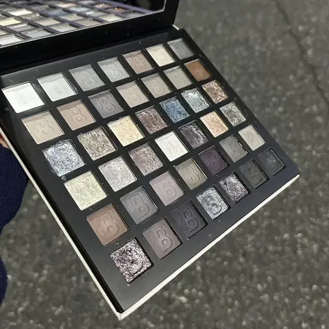 HERORANGE 42-Color Smoky Eyeshadow Palette - Matte+Glitter Mix, 24H Waterproof, Smudge-Proof, Highly Pigmented, Natural Blurring, Flawless Fine Powder No Fallout, Gluten-Free for Adults, Parties/Stage, Great Gift