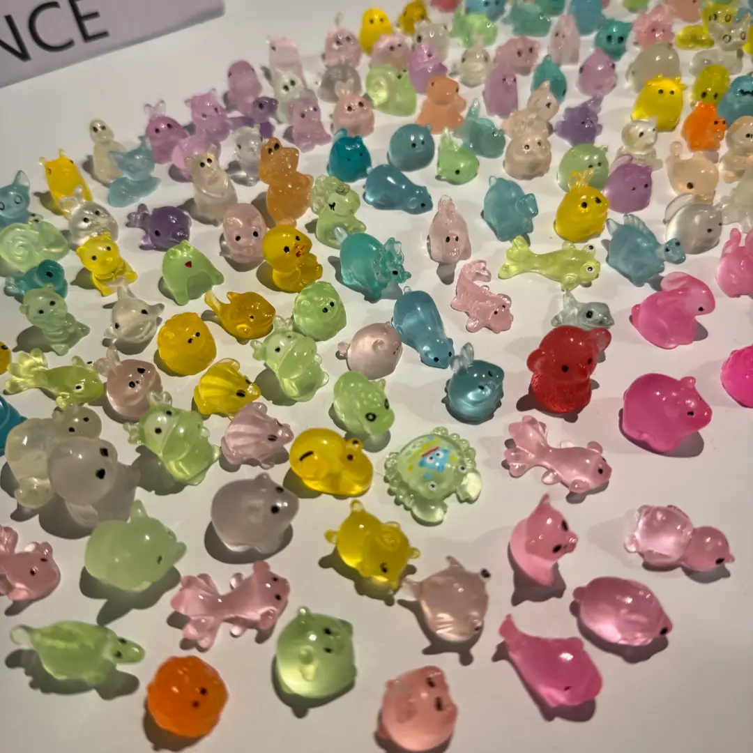 100-Piece Mini Glow-In-The-Dark Animal Mushroom ResinModels Figurines, Surprise Mystery Pack,Home Decor, Fairy Garden, Birthday Party Gift,DIY Crafts, Resin Animal Sculptures, ResinAnimal Ornaments, Resin Figure