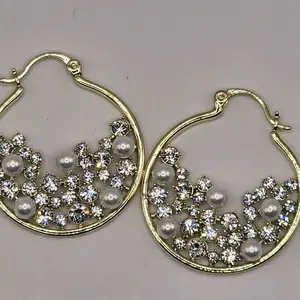 Arracada Arete Studd Earrings with Elegant Rhinestone and Pearl Accents for Fashionable Looks