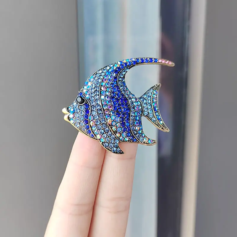 Creative Tropical Fish Brooch Four-color Cute Rhinestone Animal Corsage for Women Unisex Coat Accessories Party Jewelry Gifts