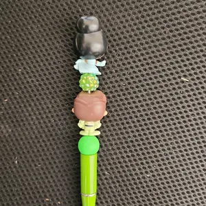 1 Live double character adoorable beaded pen.