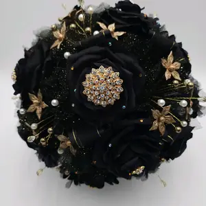 Royal Midnight Queen Luxury Quinceañera Bouquet – Black & Gold Handmade Ramo