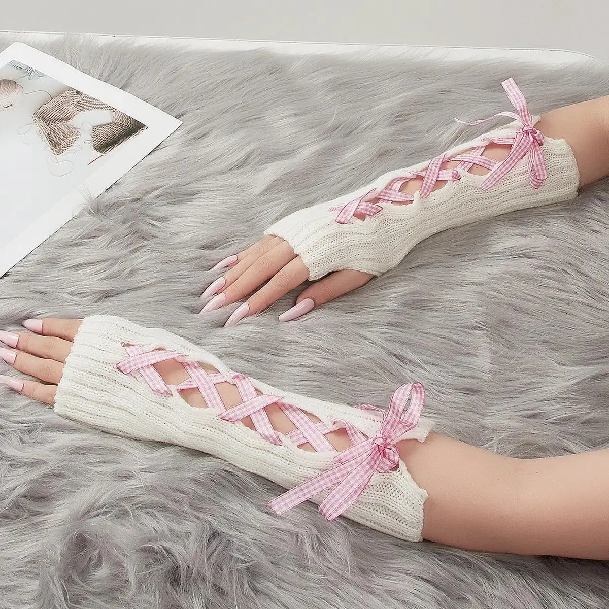 Women's Y2K Cozy Knit Tube Shape Winter Gloves Unisex Fit with Pink Ribbon Detailing for Stylish Warmth