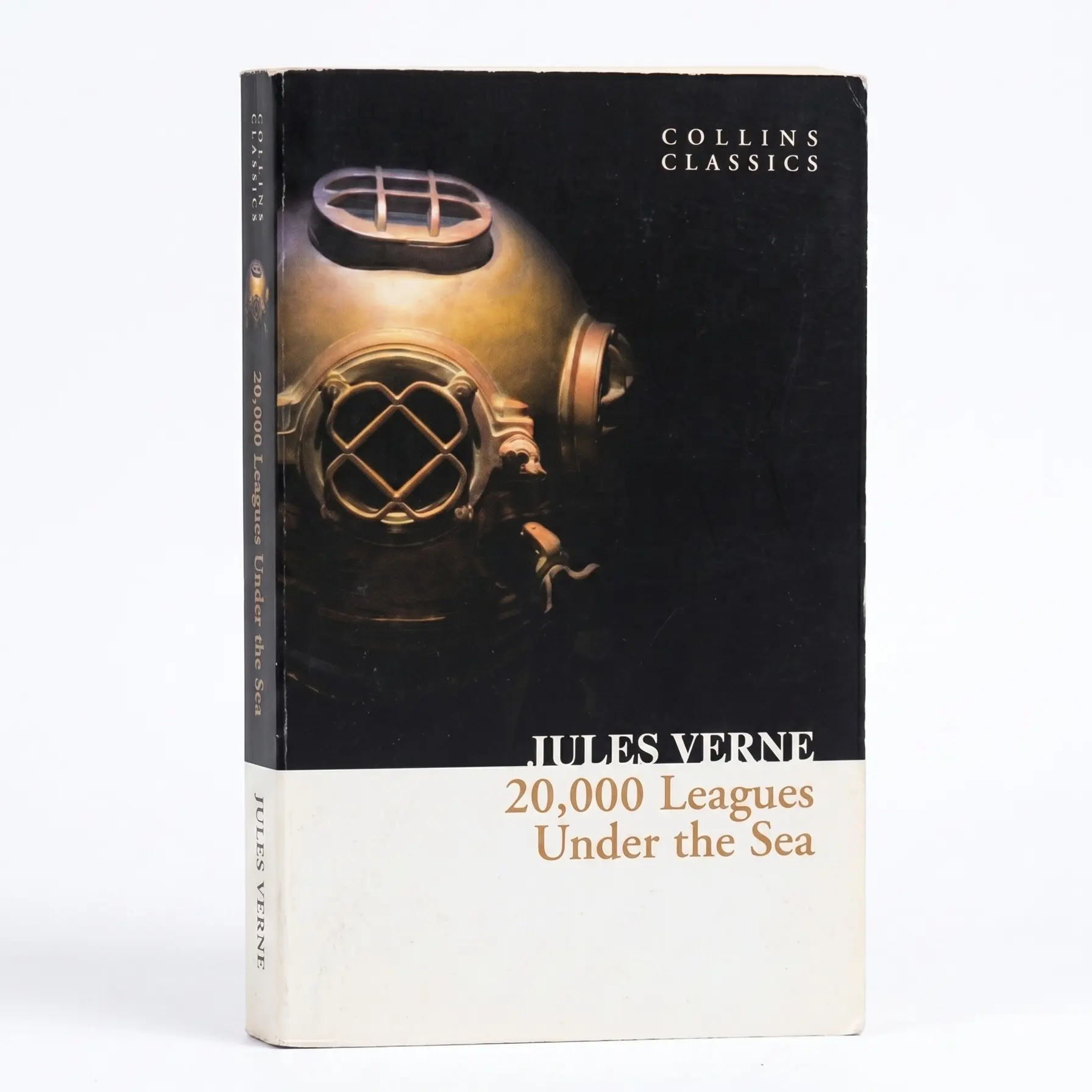20,000 Leagues Under the Sea by Jules Verne - Collins Classics English Beautiful Edition Paperback Book, Legendary Underwater Adventure Sci-Fi Novel for Adventure & Sci-Fi Fans