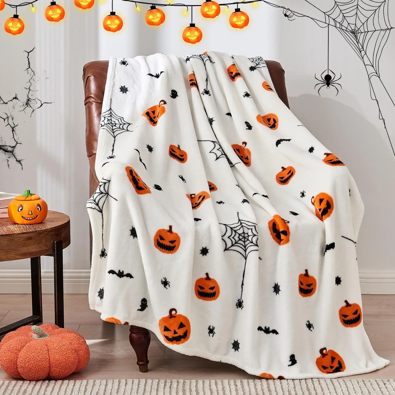 Halloween Jack-o-Lantern Bat Spider Web Ghost Halloween Flannel Blanket Soft Plush Warm Throw Blanket, Minimalist Cute Spooky Pumpkin Seasonal Decorative Couch Bedroom Nap Blanket, Giftable Halloween Holiday Comfort Blanket for All Seasons