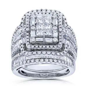 Set aus 2 silberplattierten Ringen mit quadratischen Zirkonia-Steinen – modisch für den Alltag und als Geschenk für Freunde und Familie.