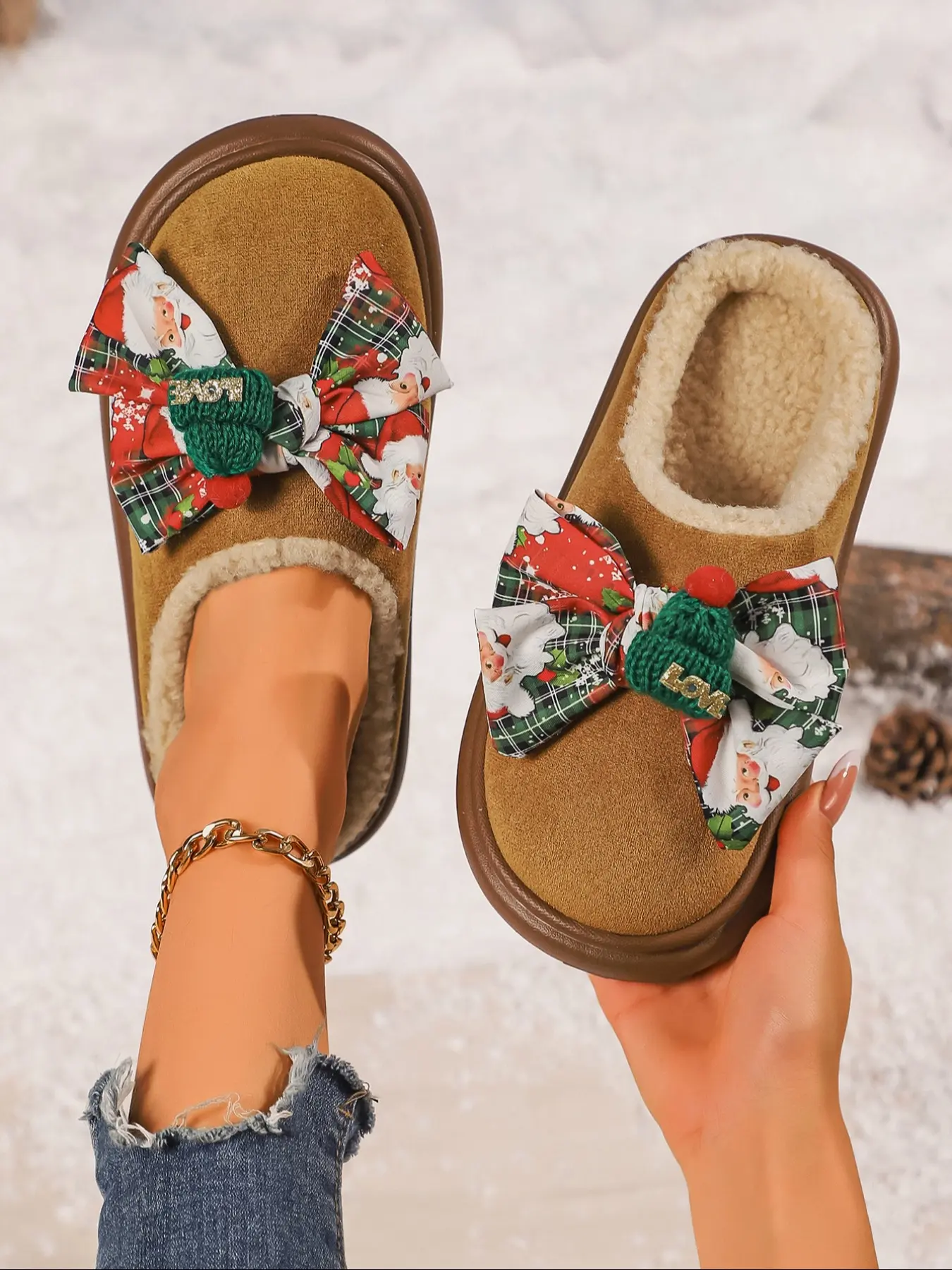 Christmas Theme Plush Slippers, Santa Claus Pattern Bow Decor, Warm Fleece Lining, Non-Slip Sole, Winter Home Wear