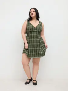 V-neck Check Mini Dress Curve & Plus