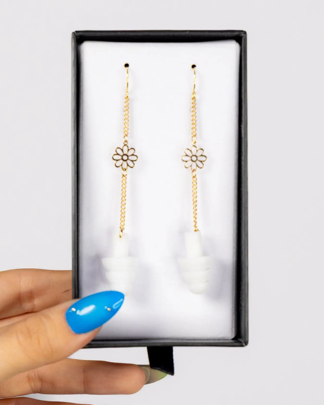 Elegant Gold Daisy Earplug Earrings