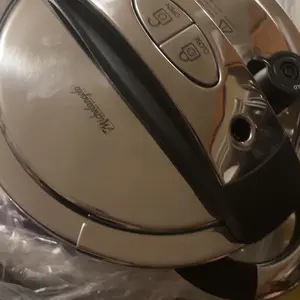 MICHELANGELO Pressure Cooker 6/8 Quart, 3-in-1 Stainless Steel Cooking Pot, One-Hand Locking System, Muti-purpose Pressure Cookware for Kitchen with Glass Lid & Steamer