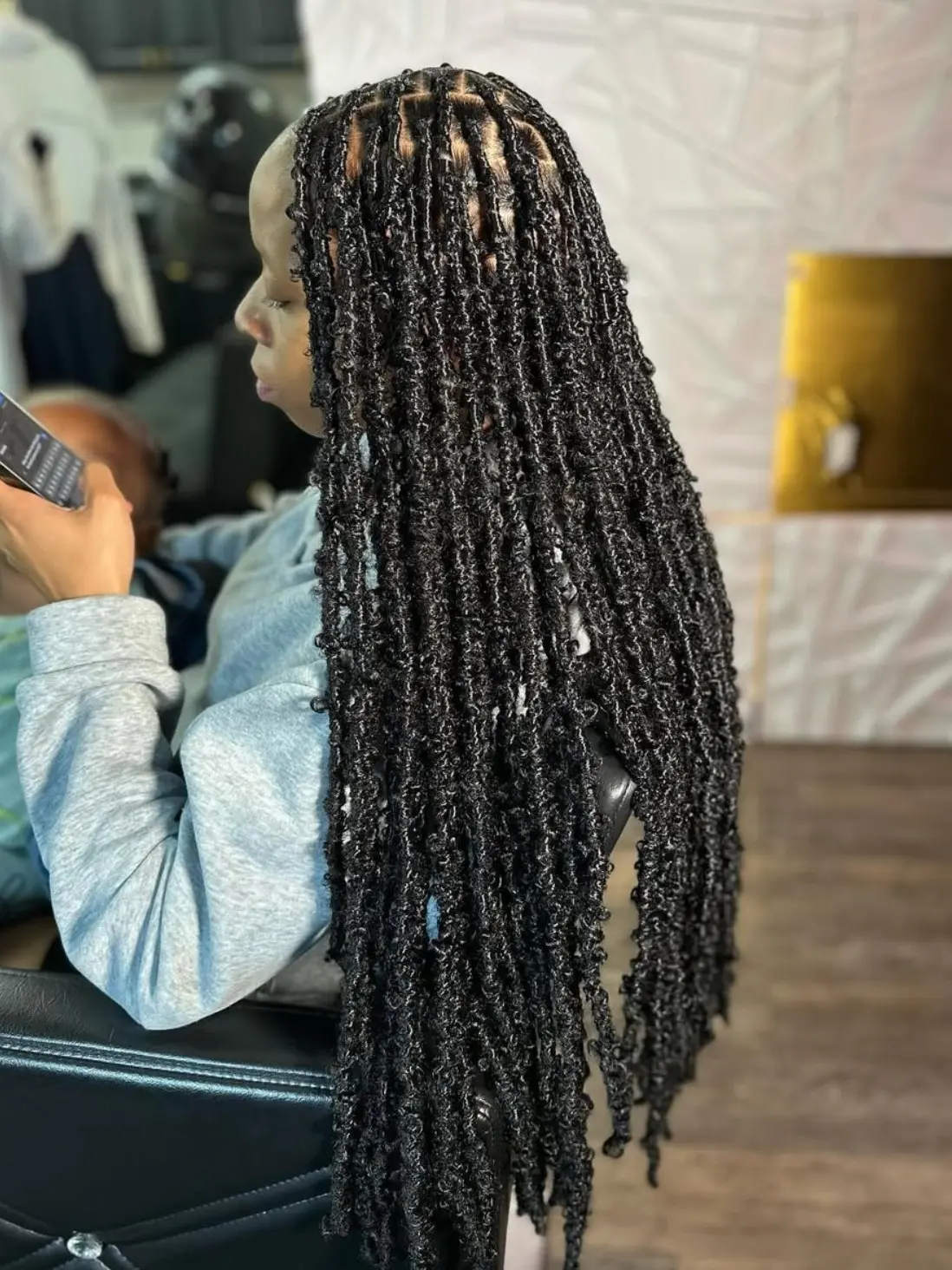 24 Inch Distressed Butterfly Locs Crochet Hair, Honey Blonde Ombre Soft Locs Extensions made with Lightweight Faux Fiber, 62 Pre-Looped Strands for Easy Beginner Install, Crochet Hairstyles, Ombre Hair, Diy Extensions, 24 Inches, Easy Install For Beginner