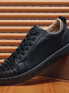 Men's Silver Shiny Rivet Casual Trainer Sneakers Luxury Trendy Style Shiny Material Rivet Decoration Orange Sole Contrast Color White Edge Trim Eye-Catching Unique Texture For Daily Wear & Casual Outings