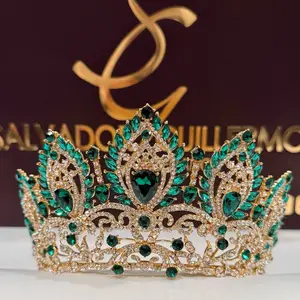 Salvador Tiara con Cristales de Lujo para Eventos Especiales y Celebraciones