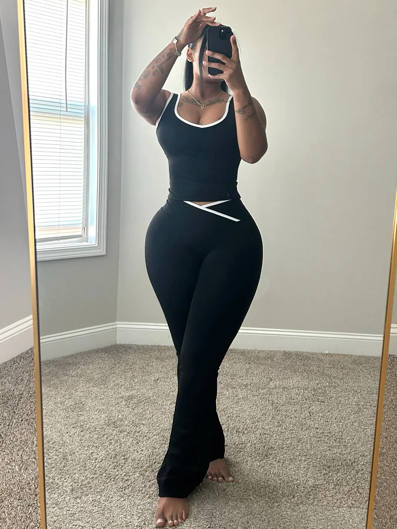 Colorblock Crop Tank & Flared Pants Set | Women’s Sleeveless Gym Yoga Outfit