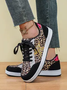 Women's Fashionable Glitter Star Pattern Lace Up Low Top Sneakers, Casual Comfortable Breathable Sports Shoes, Female All-match Round Toe Shoes for Daily Wear