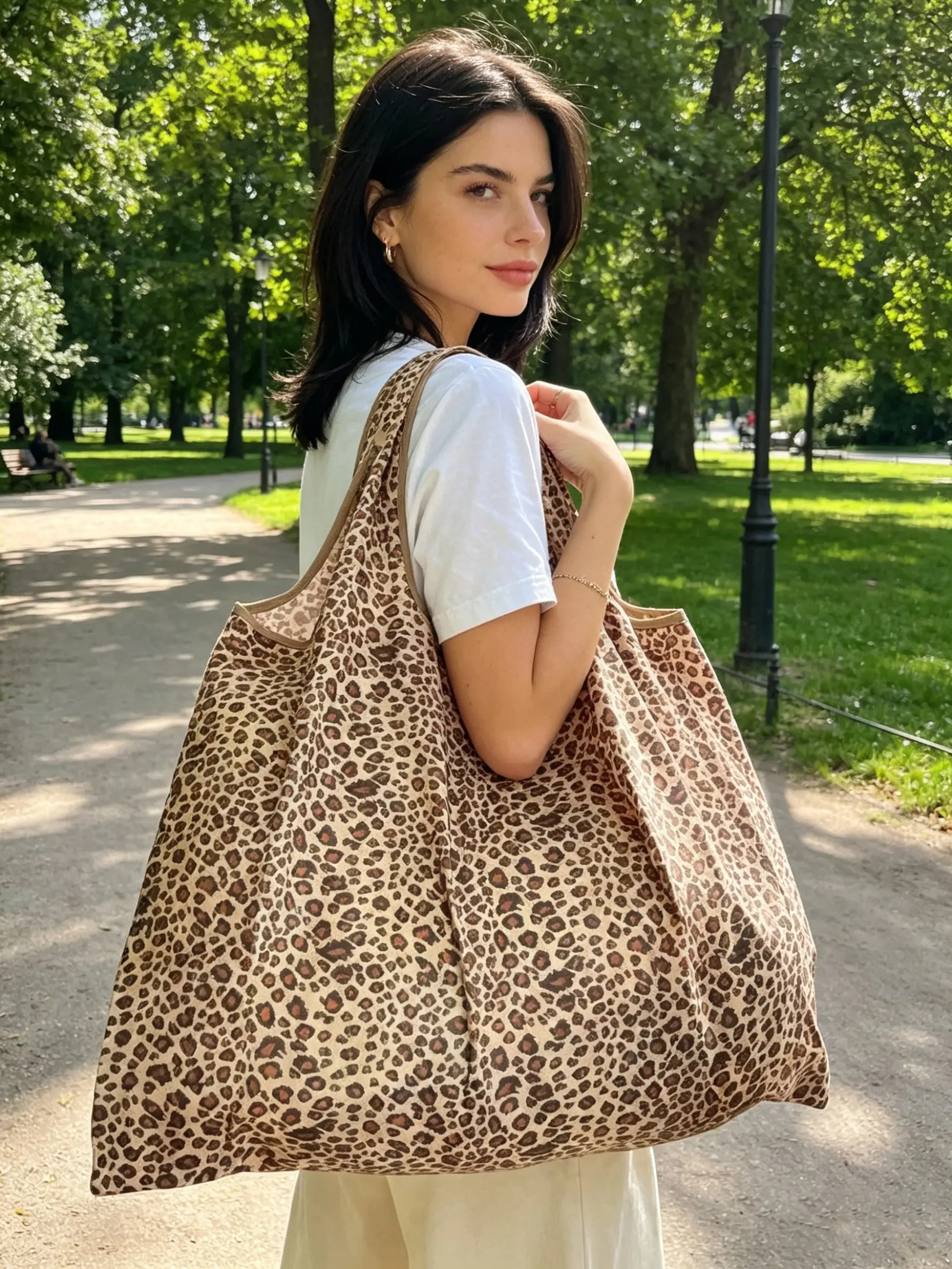 1pc Large Leopard Print Tote Bag with Internal Pockets - Portable, Lightweight, Foldable Shoulder Bag for Shopping, Camping, and Travel, Nylon Material, Casual Shopping Bag, Durable Shopping Totes