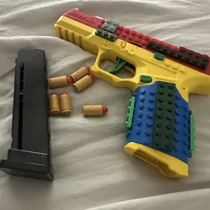 Tactical DIY Building Block Vibrant Color 1911 Model Toy Gun Set - Multiplayer Strategy Collaborative Toy Shooting Game for Outdoor Team Activities & Festival Gift Essential Tactical Softair Gun with Ejection Feature