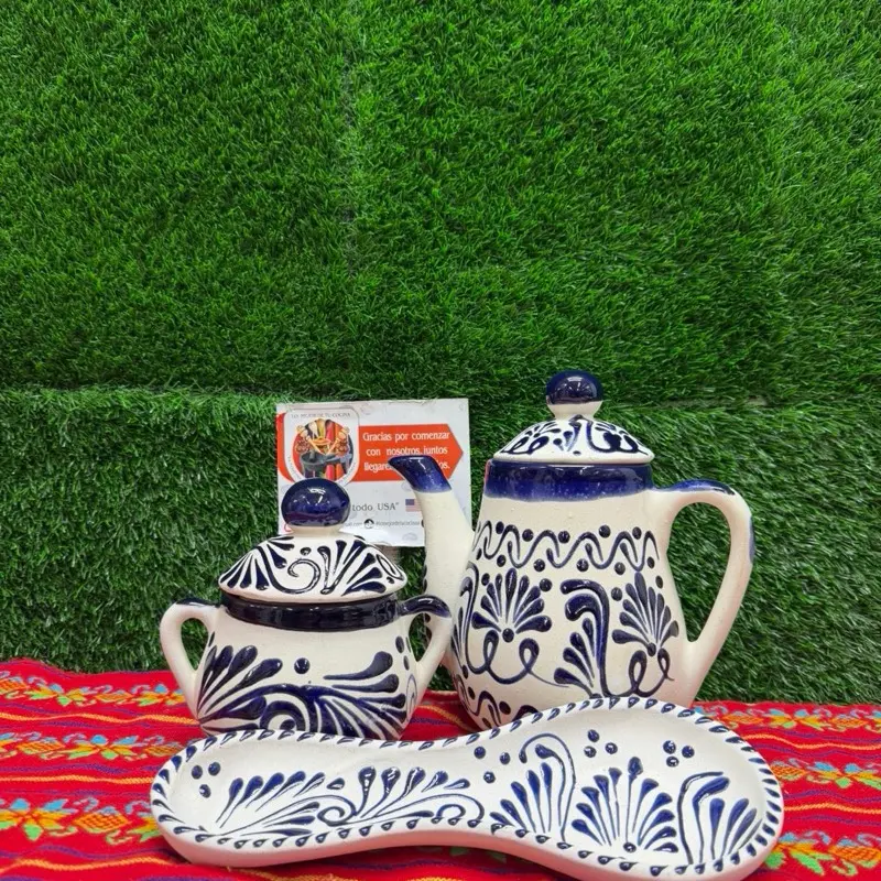 Coffe Set Pack Relieve Cielito Lindo, color Cobalto (Azucarera, Tetera y Porta Cuchara).