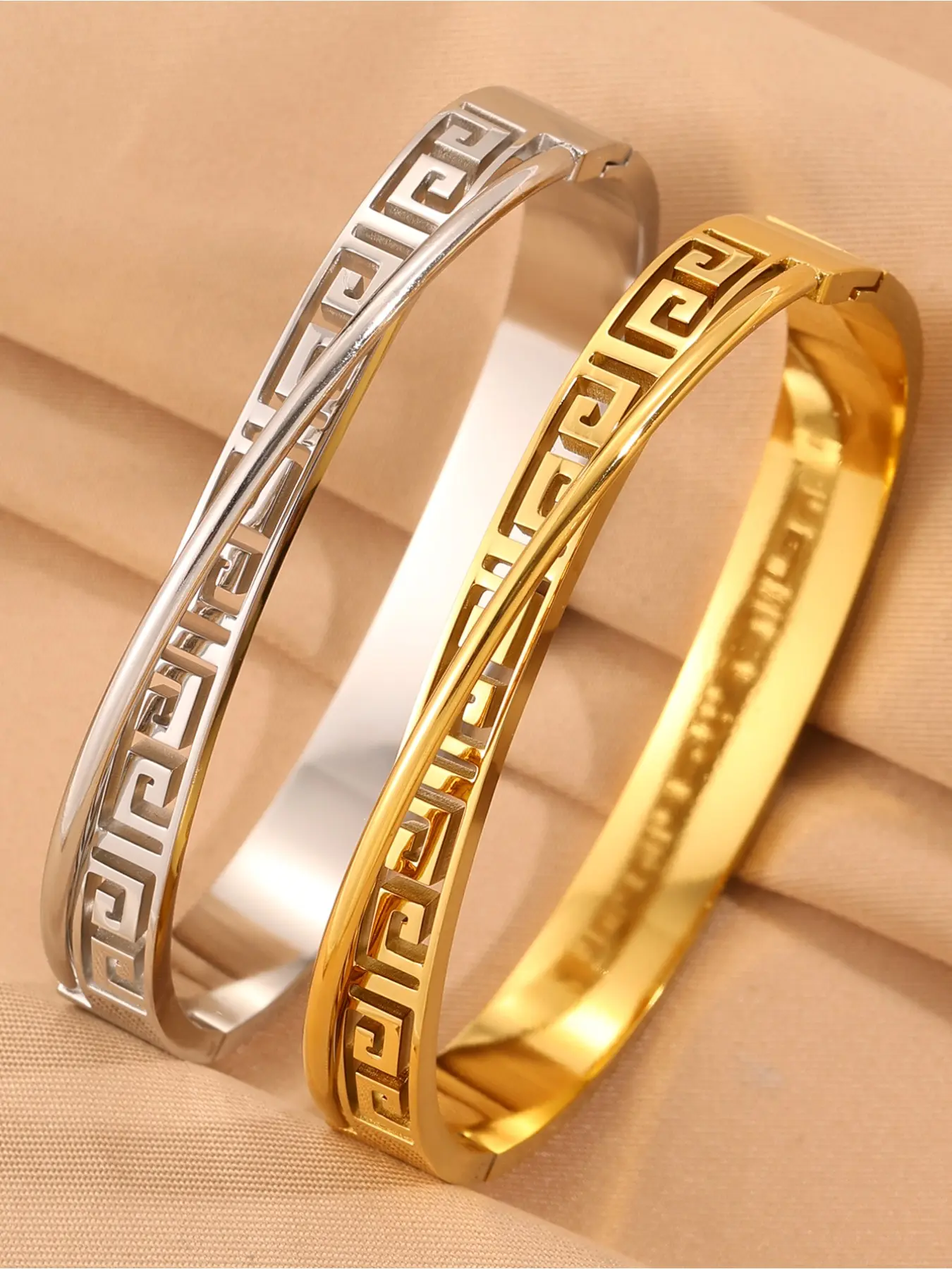 1 piece of French luxury hollowed out Great Wall patterned outer line bracelet, High quality Exquisite bracelet, bangle, made of stainless steel material, perfect for gifting and party wear