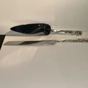 Engraved wedding cake server cake