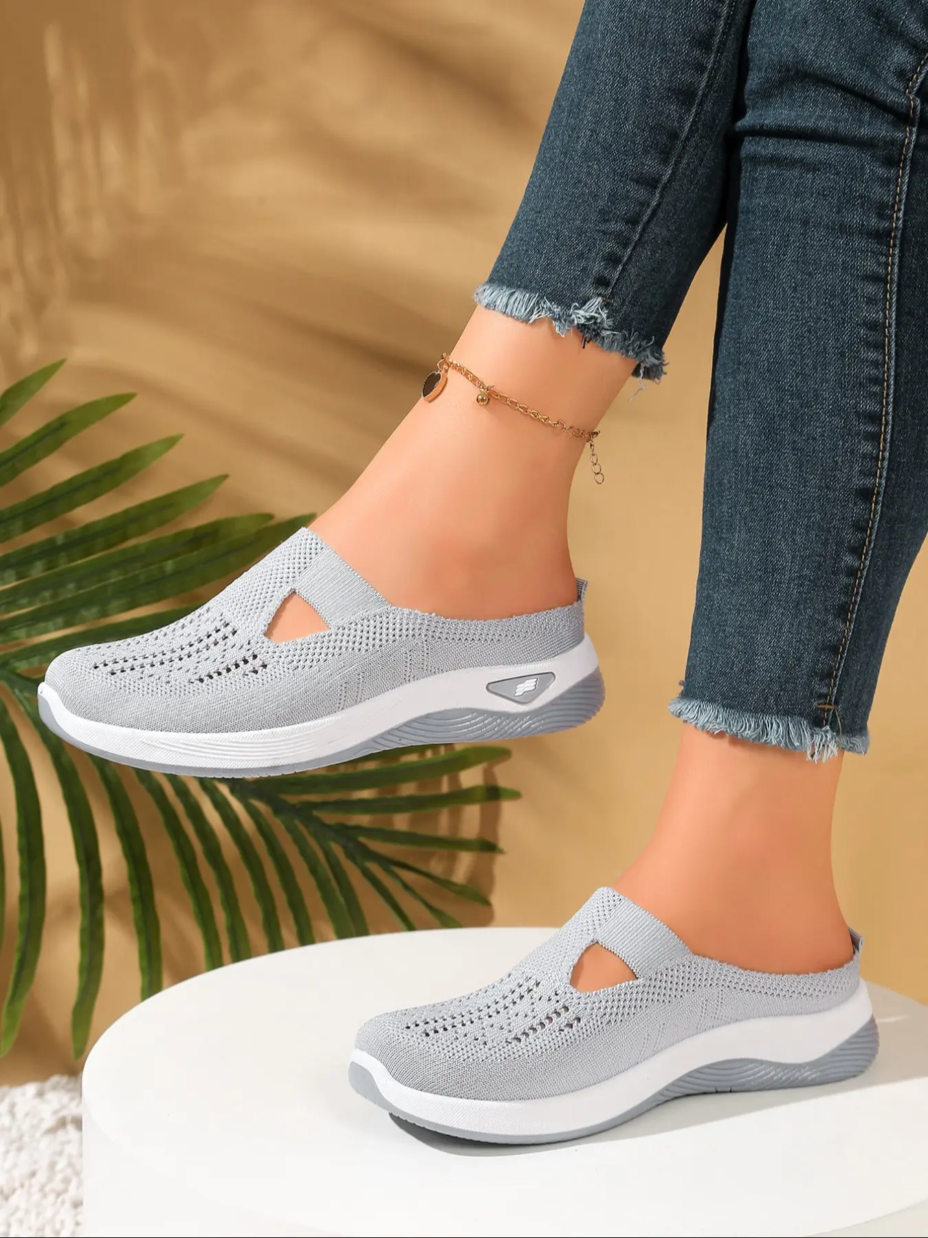 2026 Spring Summer New Old Beijing Cloth Shoes for Women, Breathable Comfortable Mom Shoes, Slip On Style, Soft Sole Anti-Slip Walking Shoes, Breathable Summer Footwear, Casual Slip On