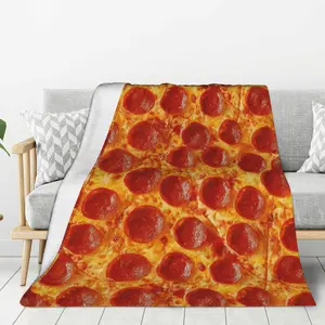 Pizza Sherpa blanket, Italian spicy sausage printed blanket, fun fast food plush blanket suitable for sofa bed room decoration, lightweight and delicious food theme, warm plush blanket
