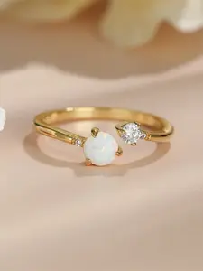 An open-faced ring made of synthetic crystal, stylish and high-end, perfect for weddings and Valentine's Day gifts for women.